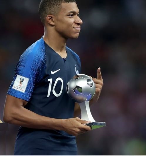 Mbappe with the Emerging Young Player Award at 2018 FIFA world cup